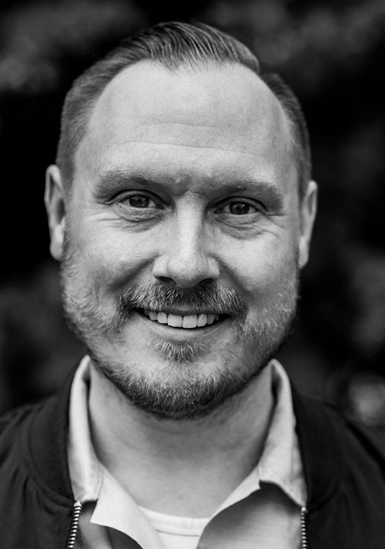 Porträtt av Tobias fotograf i Tibro